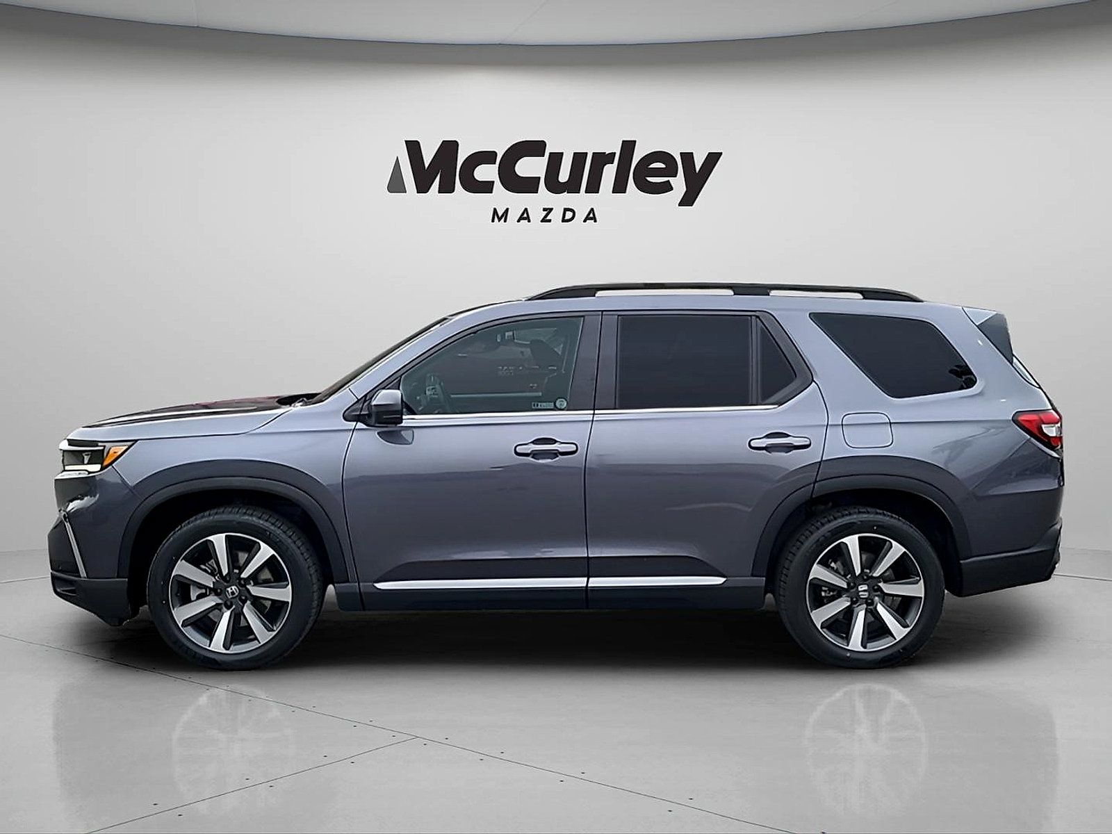 Used 2024 Honda Pilot Touring image 4