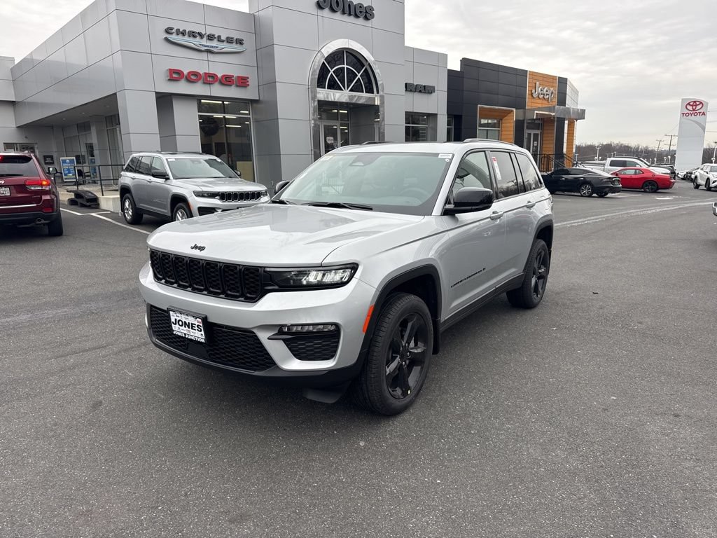 New 2025 Jeep Grand Cherokee Limited w/ Black Appearance Package AWD/4WD image 1