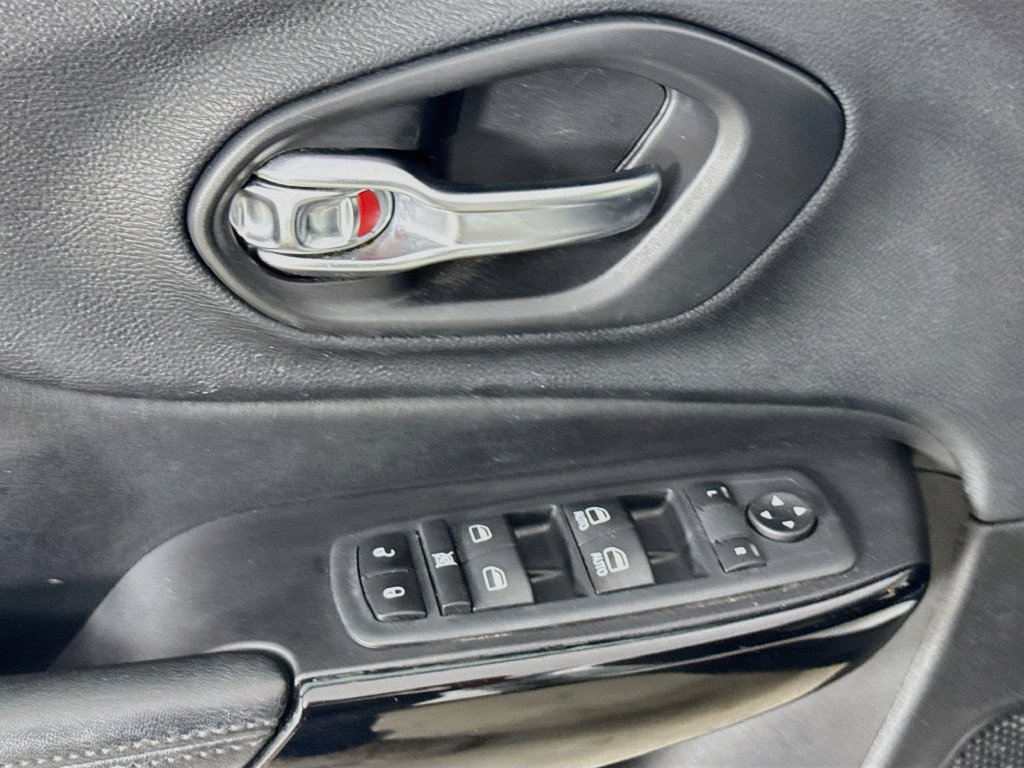 Used 2020 Jeep Cherokee Latitude Plus FWD image 21