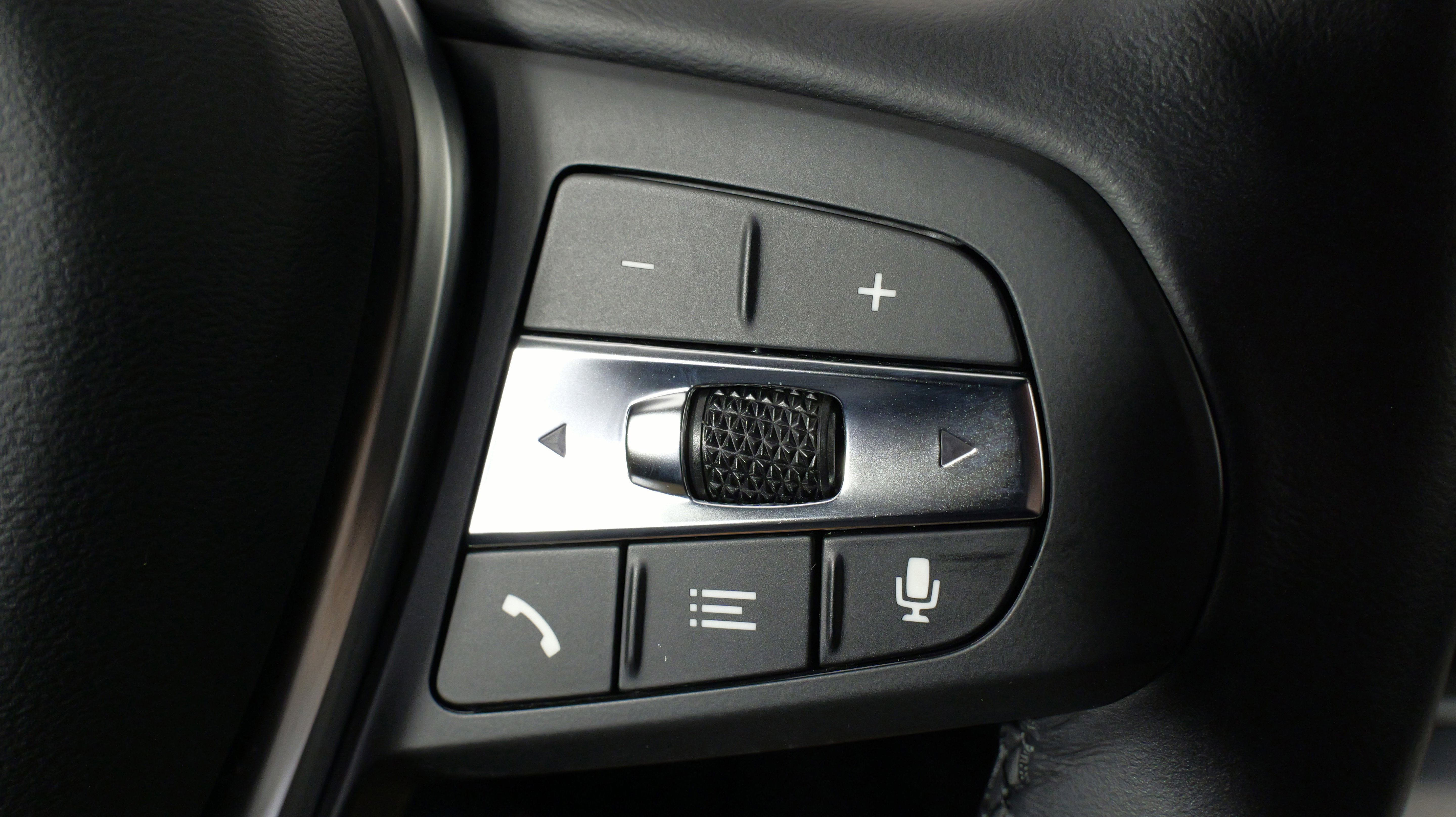 Used 2023 BMW 230i xDrive Coupe image 34