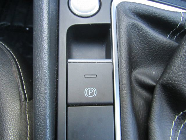 Used 2025 Volkswagen Jetta SE FWD image 47