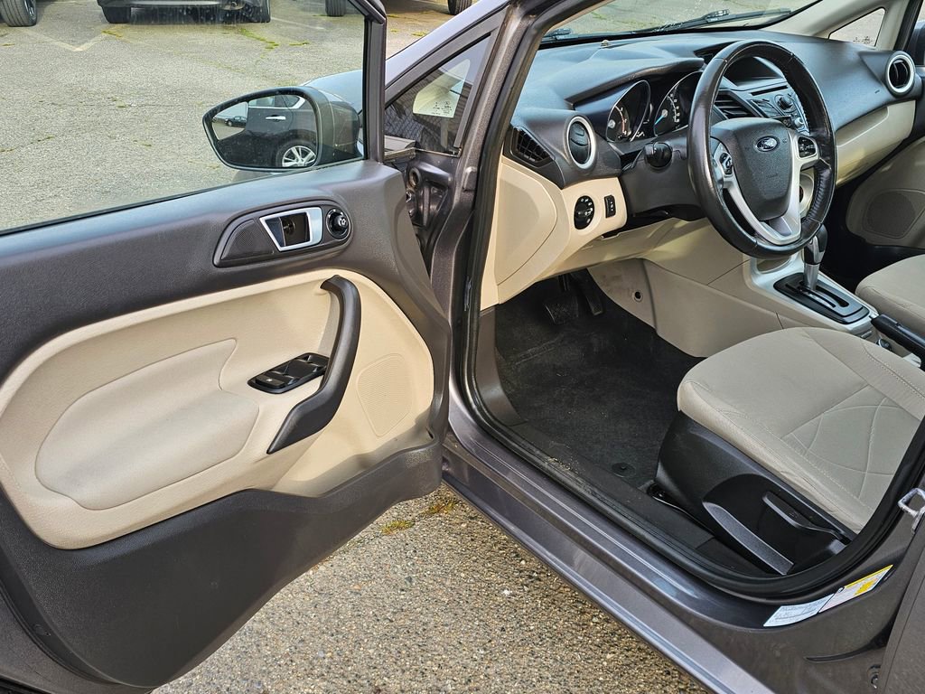 Used 2014 Ford Fiesta SE w/ Comfort Package image 17