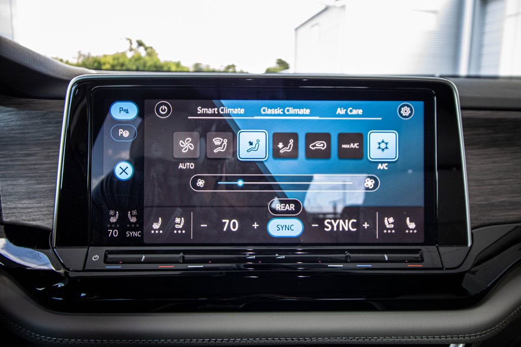 Used 2024 Volkswagen Atlas SEL Premium R-Line image 52