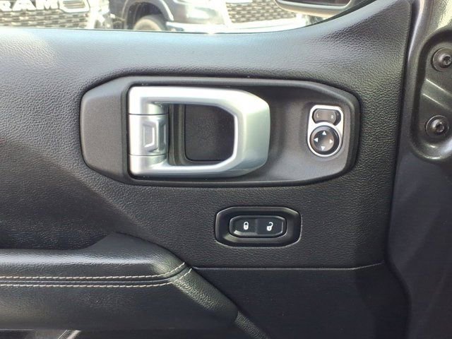 Used 2022 Jeep Wrangler Unlimited Sahara AWD/4WD image 22