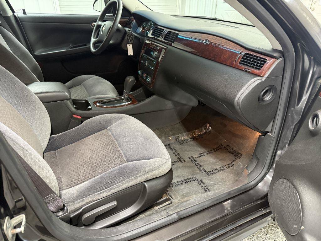 Used 2009 Chevrolet Impala LT FWD image 23