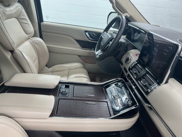 Used 2018 Lincoln Navigator Reserve w/ Technology Package AWD/4WD image 28