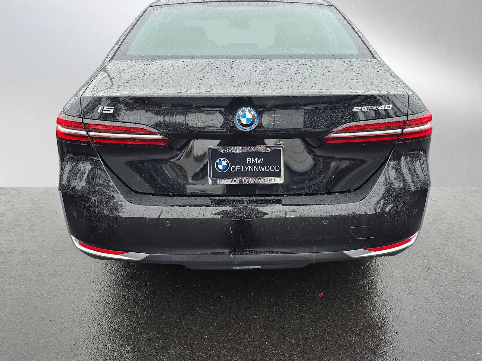 Used 2024 BMW i5 eDrive40i w/ M Sport Package image 4