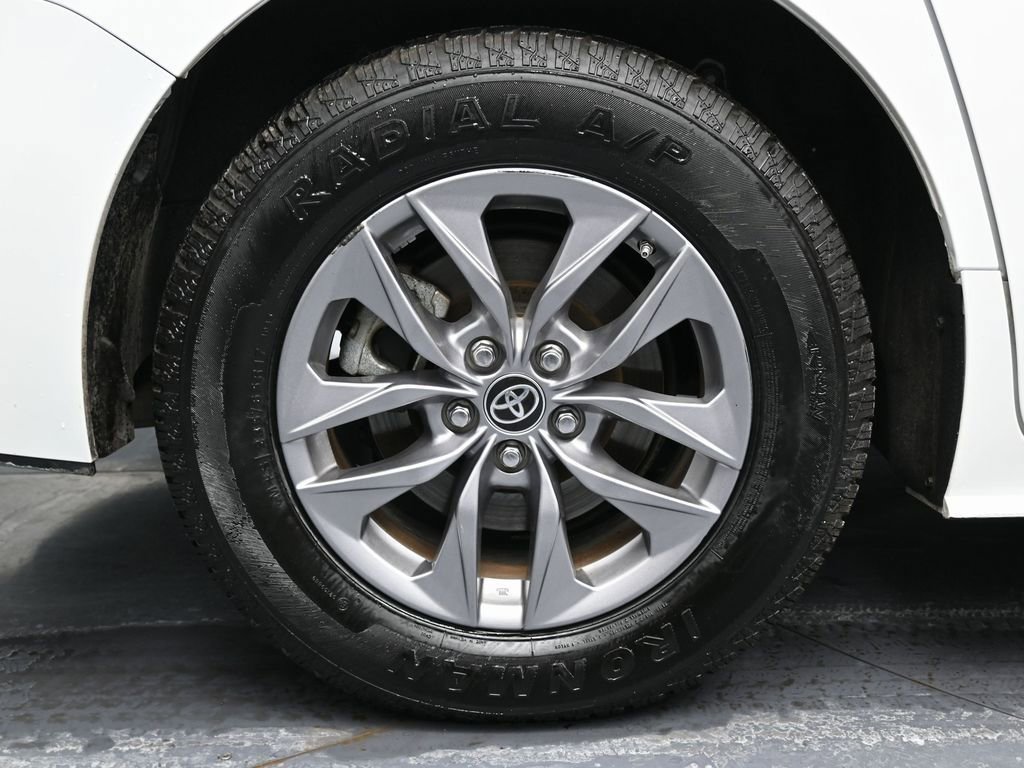 Used 2024 Toyota Sienna LE image 13