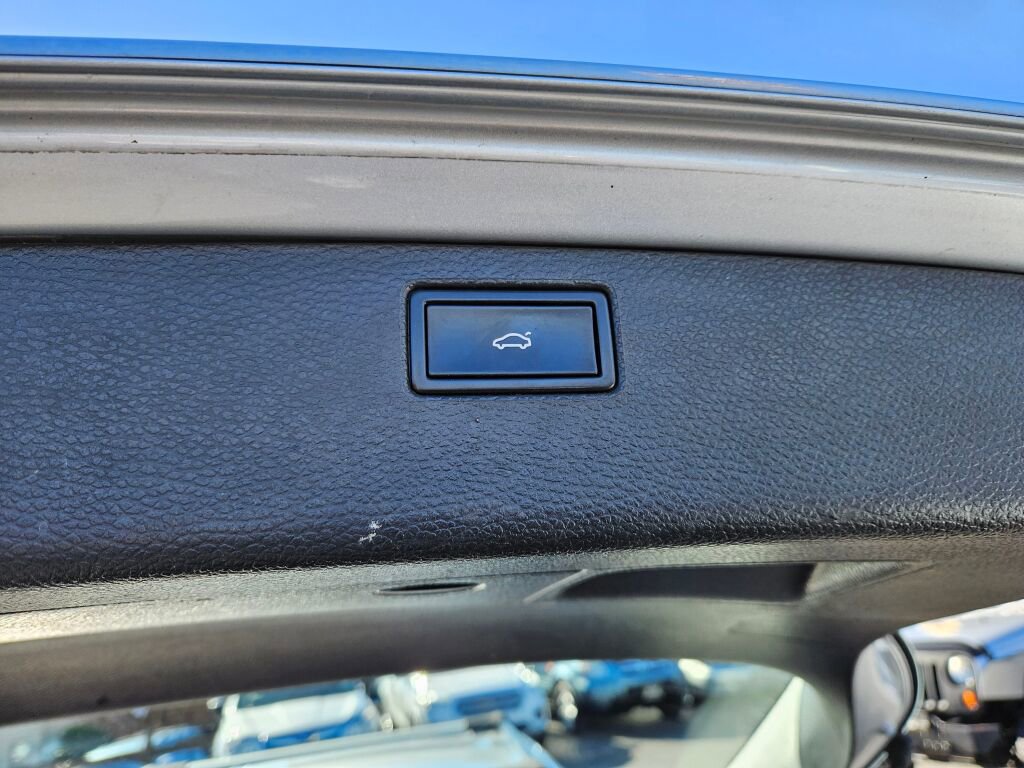 Used 2007 Volkswagen Passat 2.0T image 9