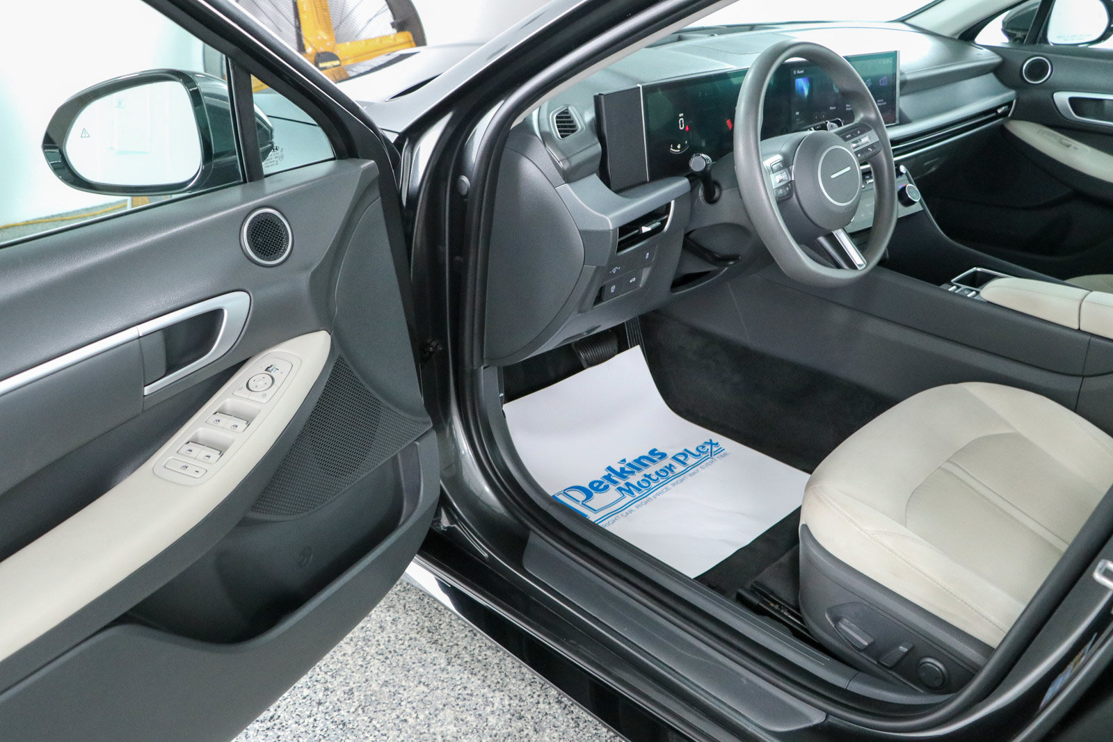 Used 2025 Hyundai Sonata SEL FWD image 3