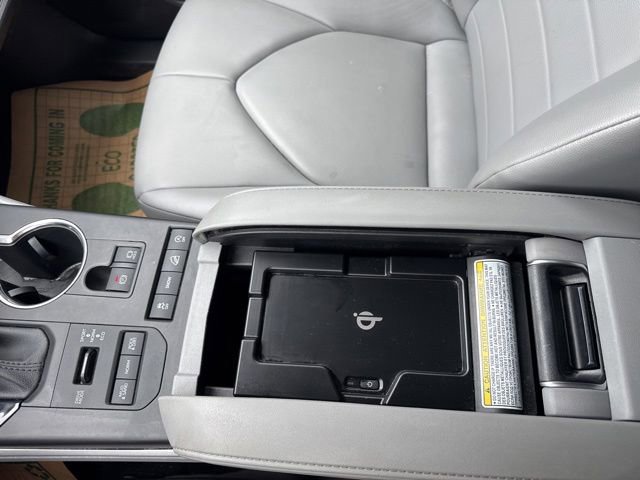 Used 2021 Toyota Highlander XLE AWD/4WD image 25