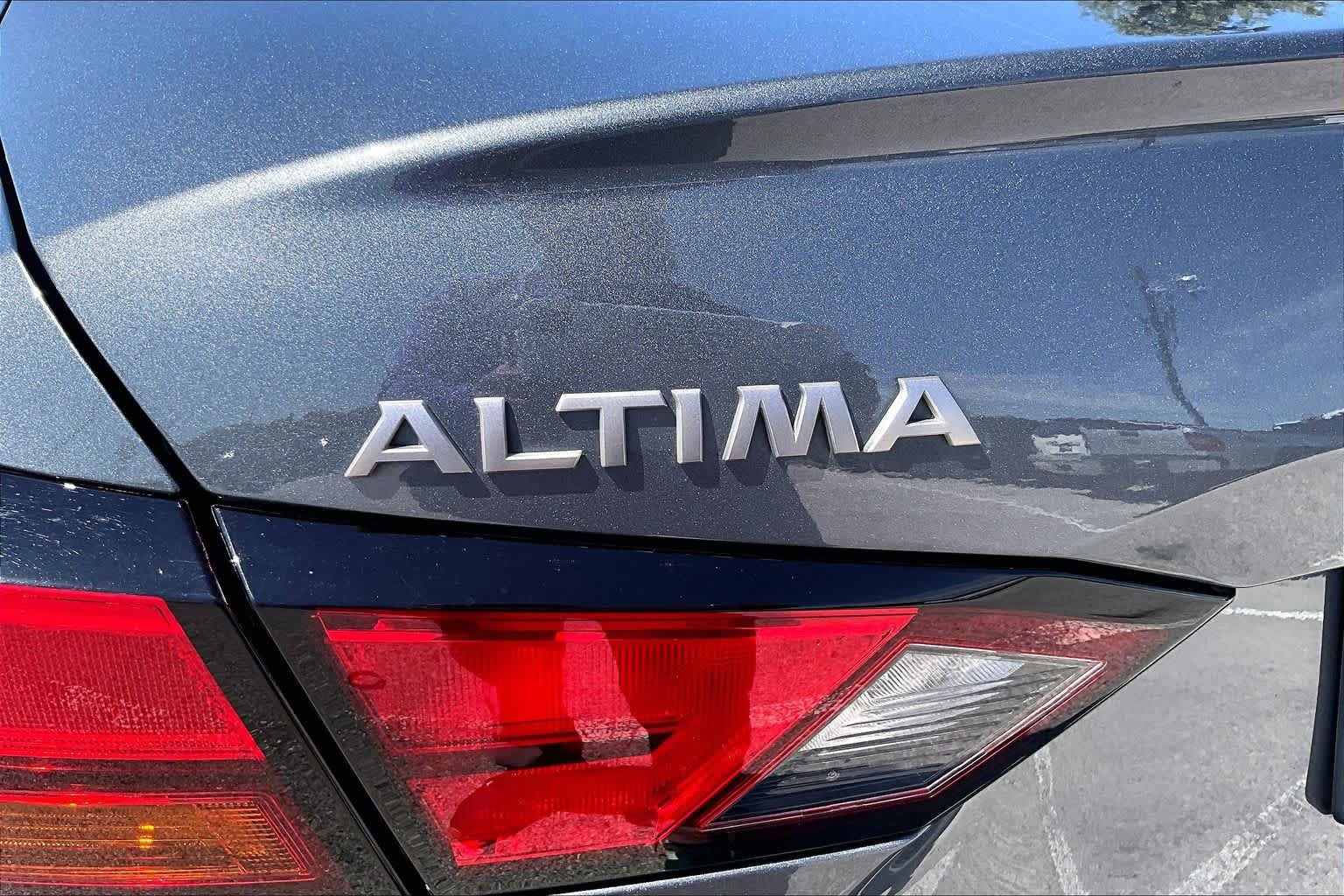 Used 2025 Nissan Altima 2.5 SV FWD image 10