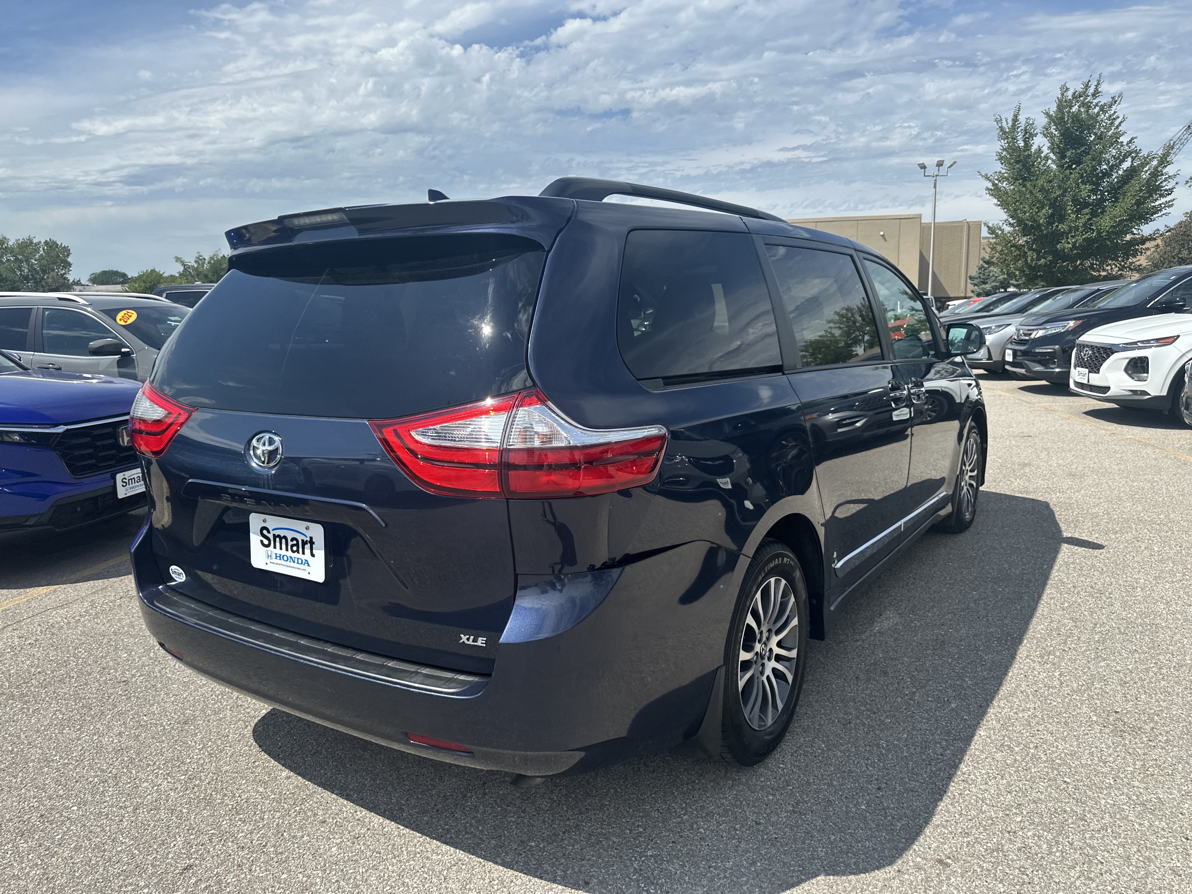 Used 2018 Toyota Sienna XLE w/ Protection Package FWD image 4