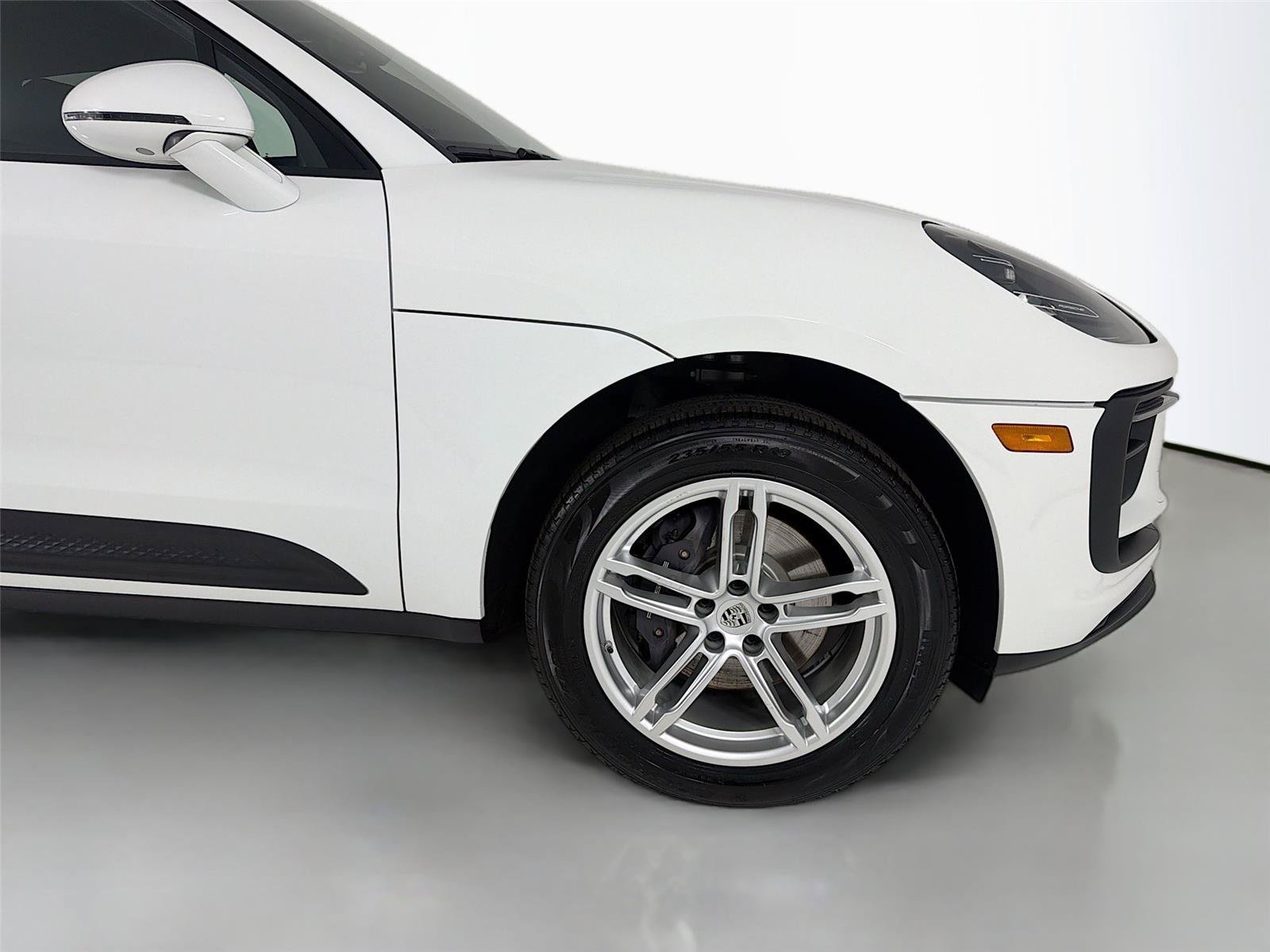 Certified 2022 Porsche Macan AWD/4WD image 28
