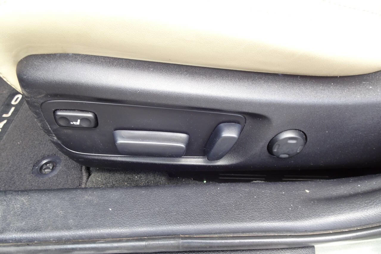 Used 2013 Toyota Avalon Limited FWD image 12