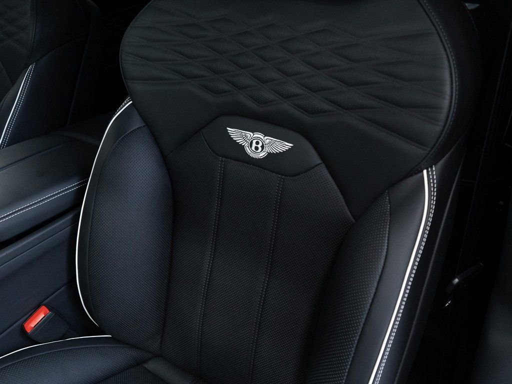 Used 2025 Bentley Bentayga Extended Wheelbase image 18