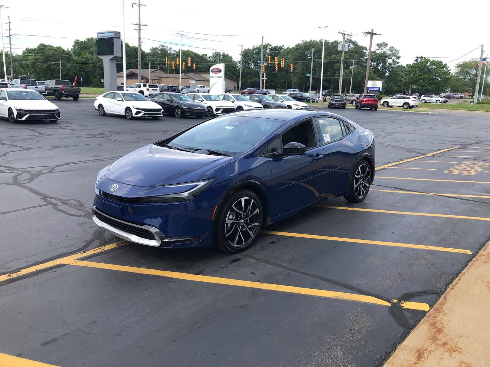 New 2026 Toyota Prius Plug-In Hybrid FWD image 1