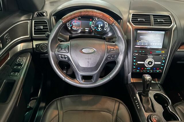 Used 2016 Ford Explorer Platinum AWD/4WD image 14