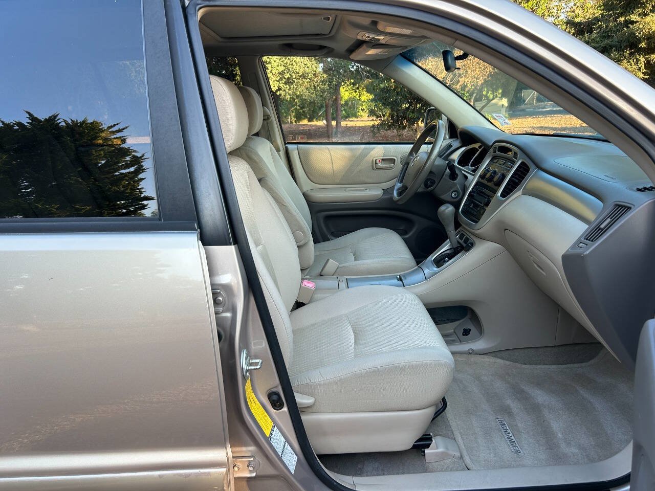 Used 2004 Toyota Highlander 4WD V6 w/ Preferred Pkg image 31