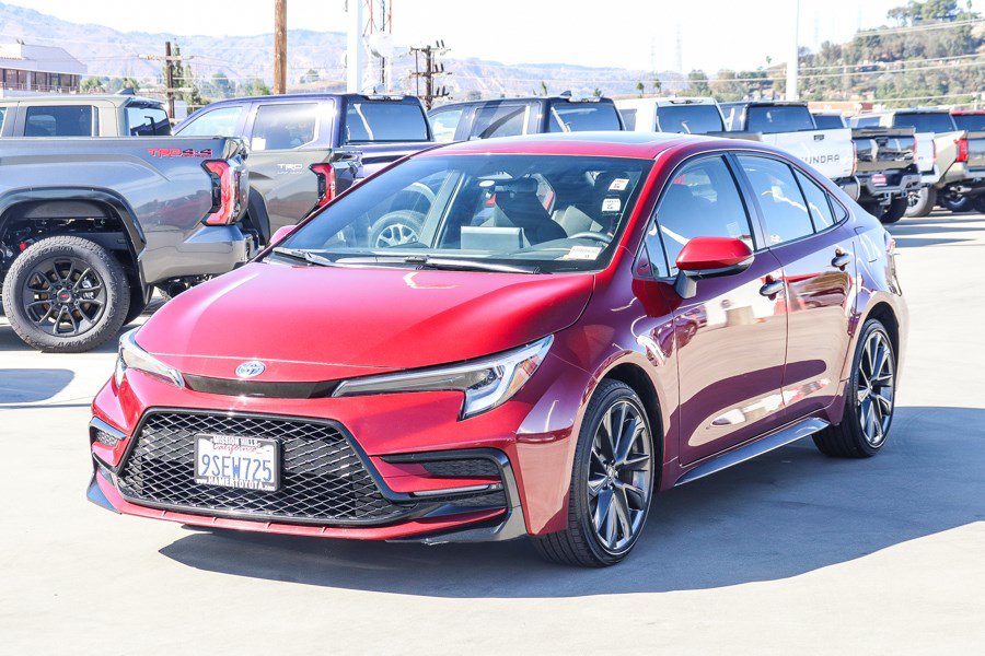 Certified 2025 Toyota Corolla SE w/ SE Premium Package FWD image 3