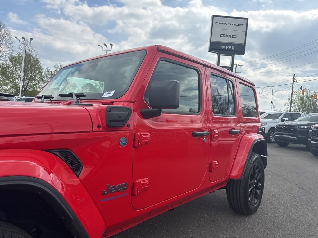 Used 2025 Jeep Wrangler Unlimited Sahara w/ Safety Group image 29