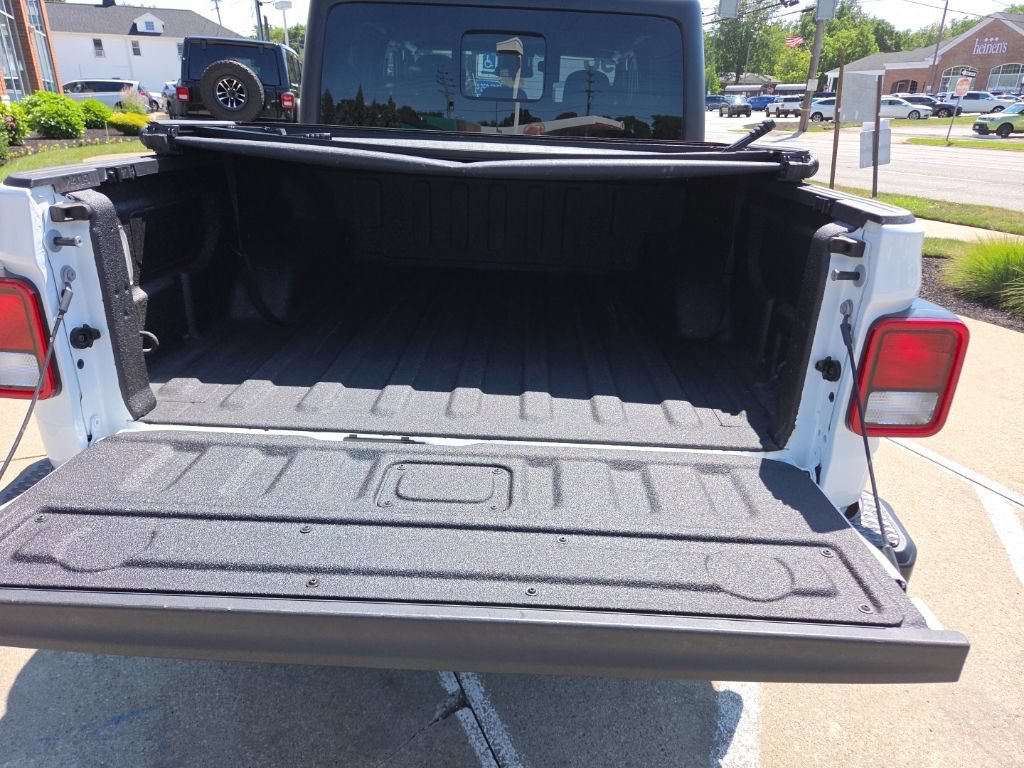 Certified 2025 Jeep Gladiator Sport AWD/4WD image 12