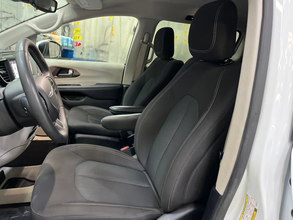 Used 2023 Chrysler Voyager LX FWD image 15