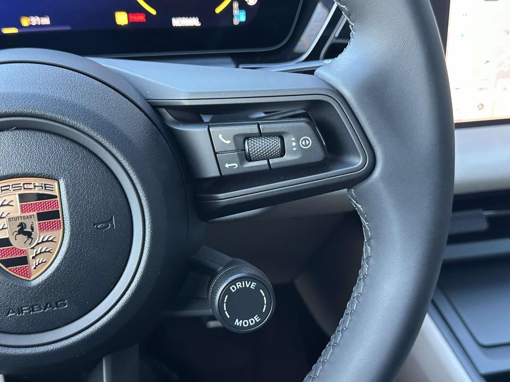 New 2025 Porsche Macan 4S Electric AWD/4WD image 23