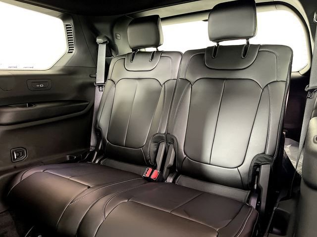 New 2025 Jeep Grand Cherokee L Limited image 24