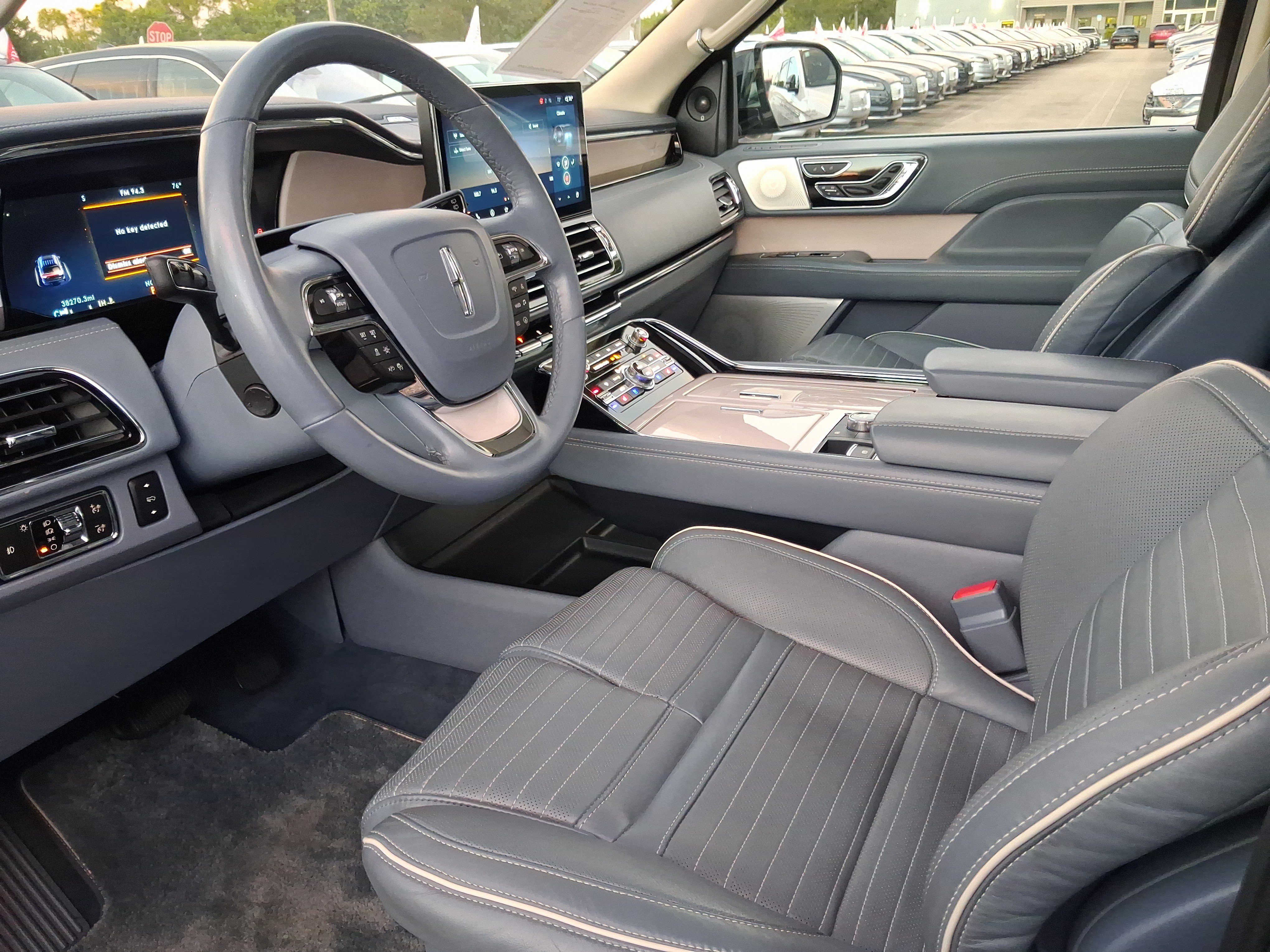 Certified 2022 Lincoln Navigator L Black Label AWD/4WD image 9