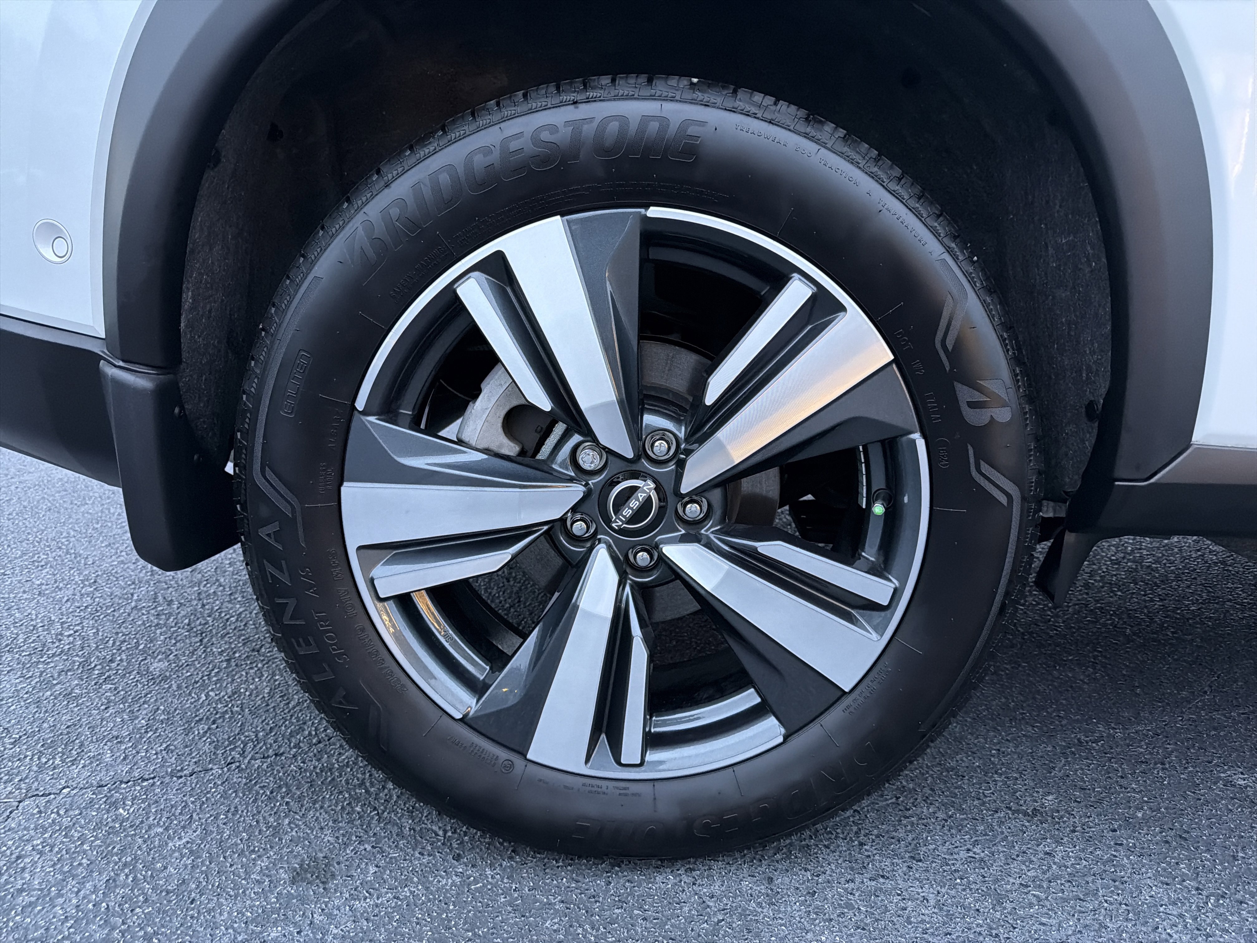 Used 2025 Nissan Rogue SL image 17