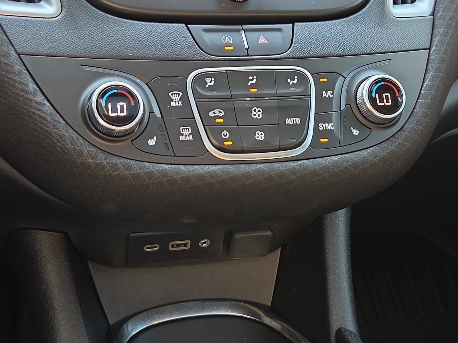Used 2022 Chevrolet Malibu LT FWD image 33