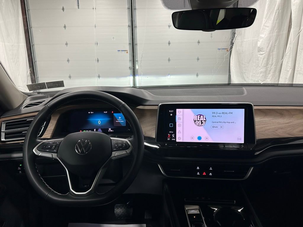 Used 2025 Volkswagen Atlas SE image 16