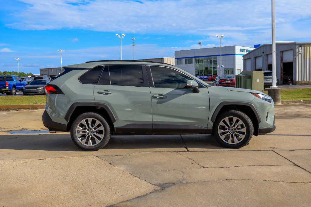 Used 2022 Toyota RAV4 XLE Premium FWD image 24