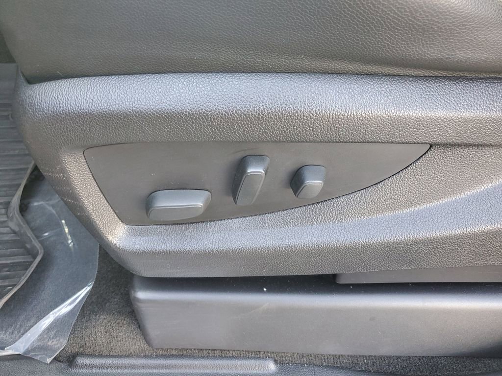 Used 2017 GMC Yukon SLT w/ Open Road Package image 23