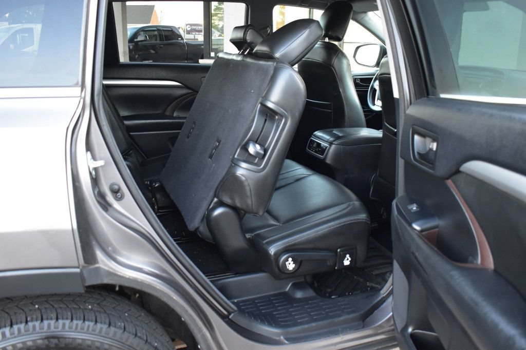 Used 2014 Toyota Highlander LE FWD image 24