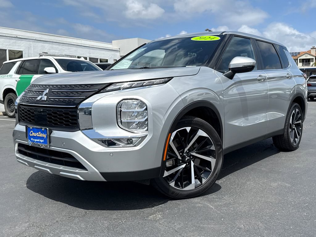 Used 2024 Mitsubishi Outlander SE FWD image 2