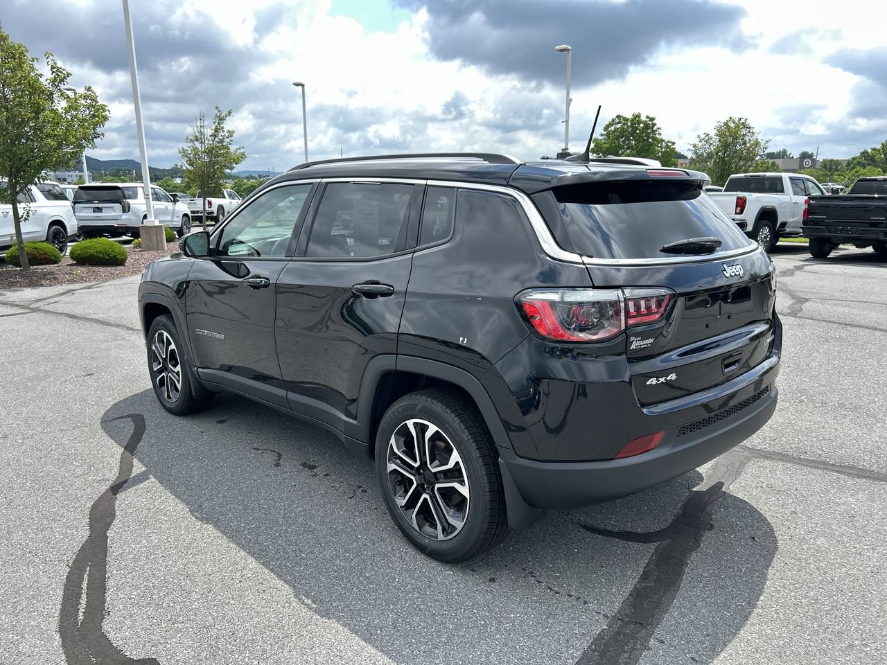 Used 2022 Jeep Compass Limited w/ Sun and Sound Group AWD/4WD image 5