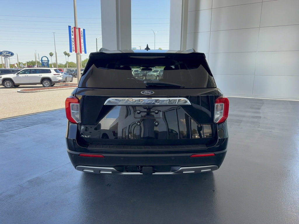 Certified 2022 Ford Explorer XLT w/ Equipment Group 202A RWD image 6