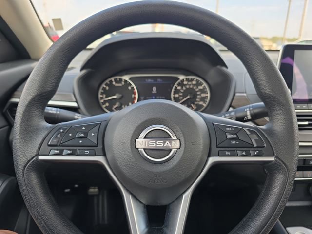 Used 2024 Nissan Altima 2.5 SV image 18