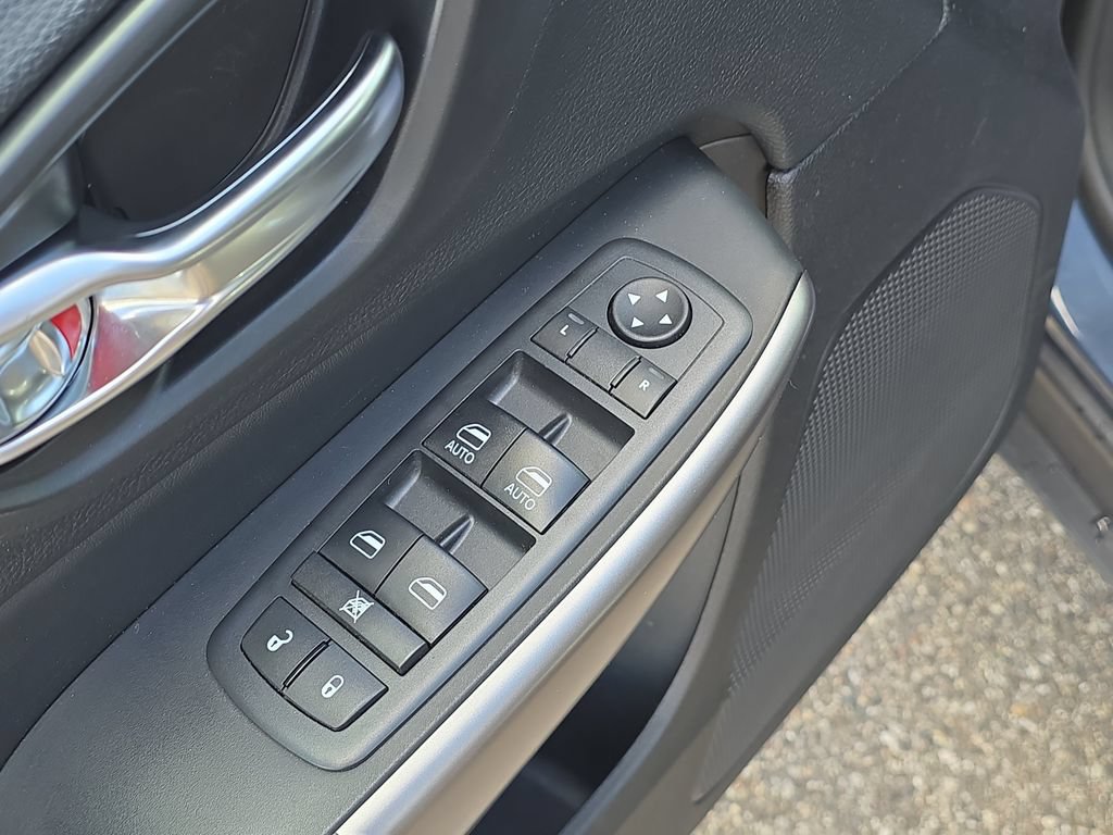Used 2021 Jeep Cherokee Latitude Lux w/ Comfort/Convenience Group AWD/4WD image 30