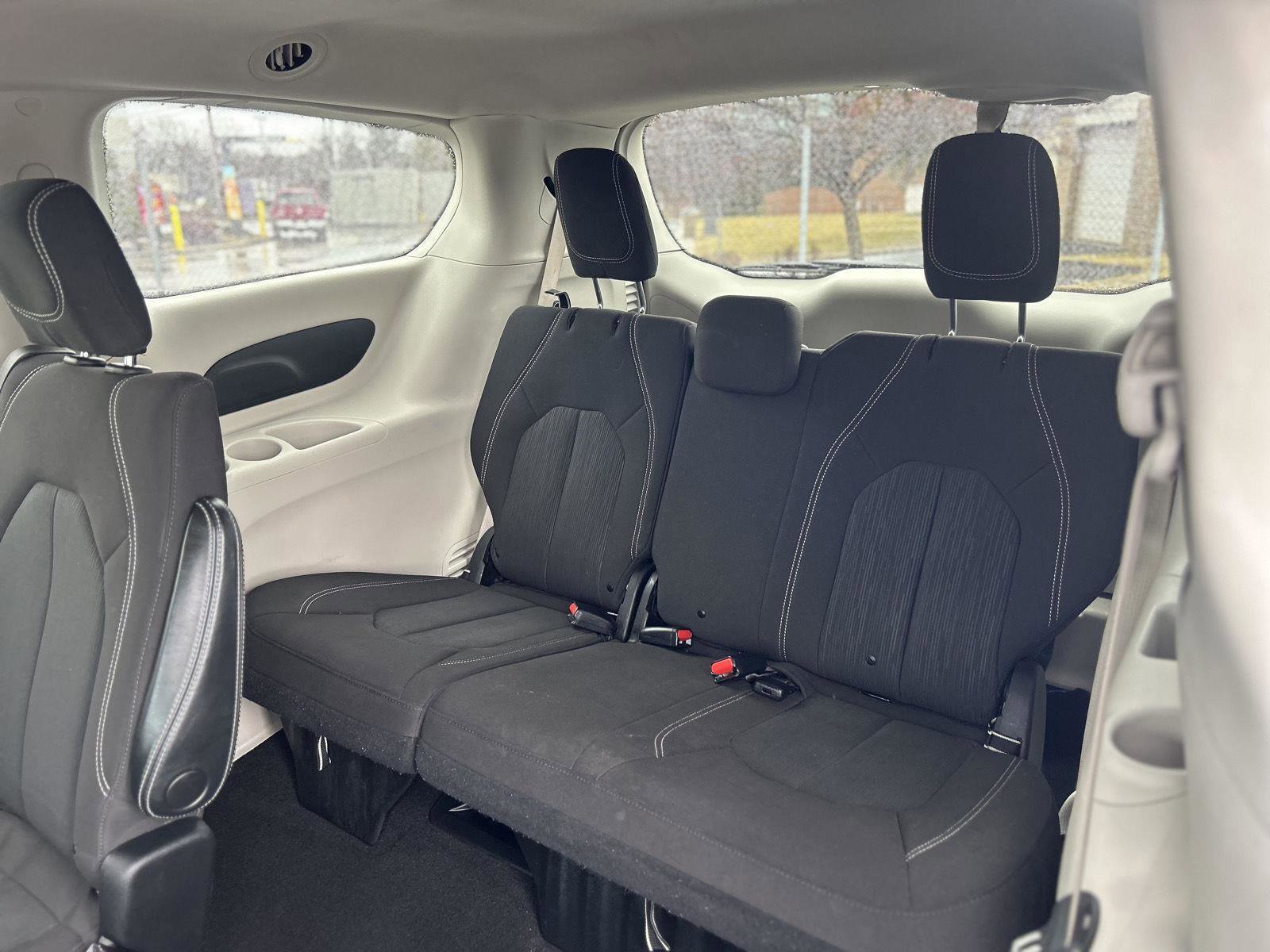 Used 2020 Chrysler Voyager LX FWD image 15