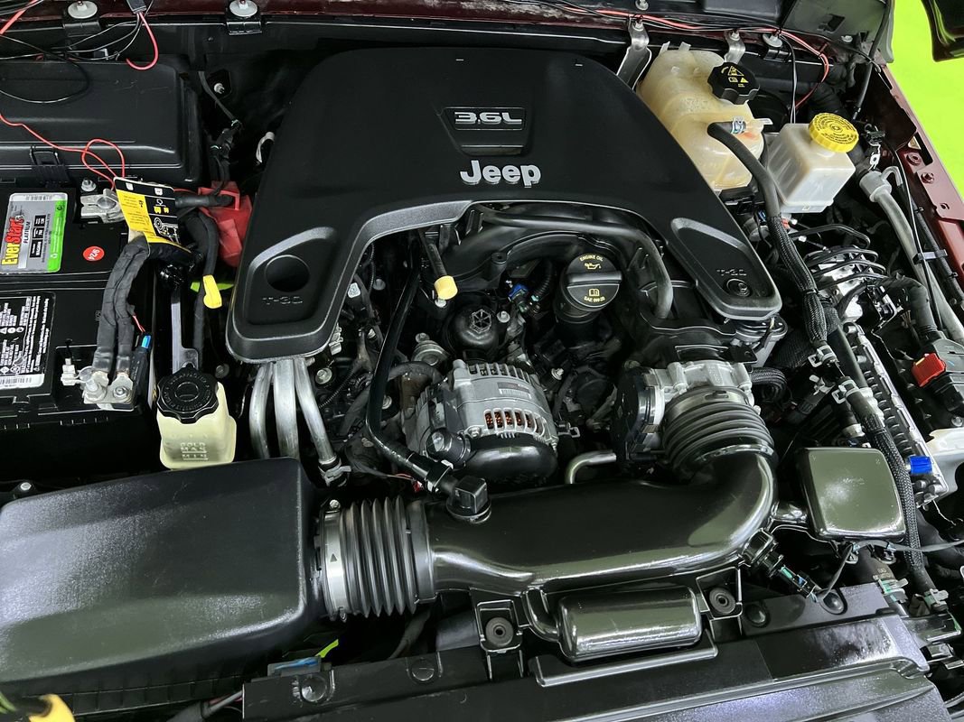 Used 2021 Jeep Gladiator Willys AWD/4WD image 29