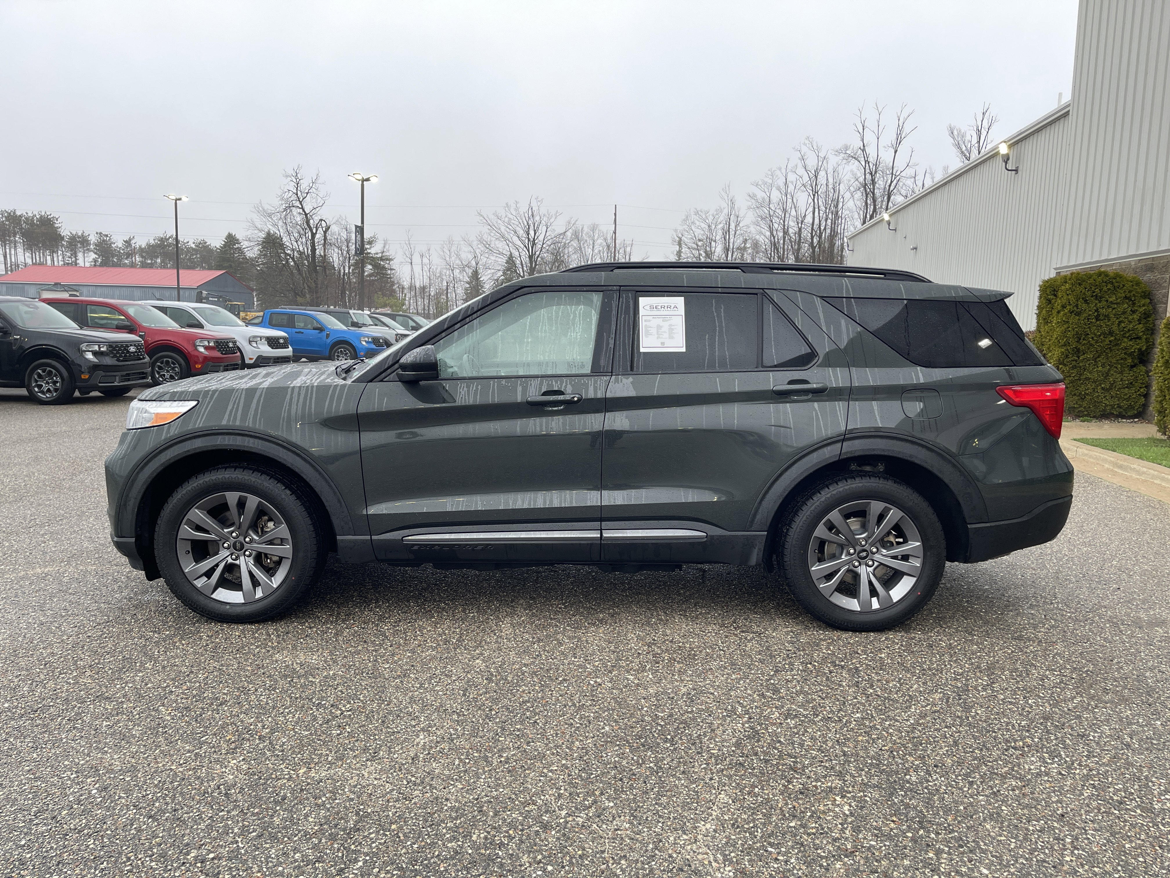 Used 2022 Ford Explorer XLT w/ Equipment Group 202A AWD/4WD image 6