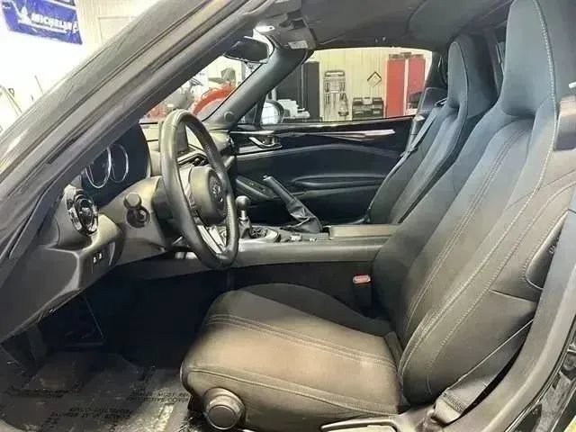 Used 2021 MAZDA MX-5 Miata RF Club RWD image 31