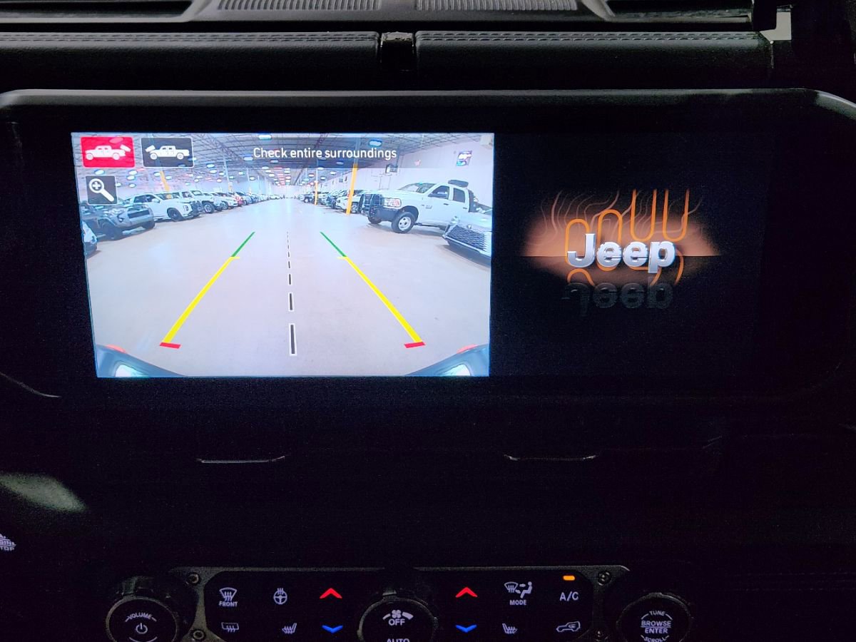 Used 2024 Jeep Gladiator Mojave w/ Technology Group AWD/4WD image 38