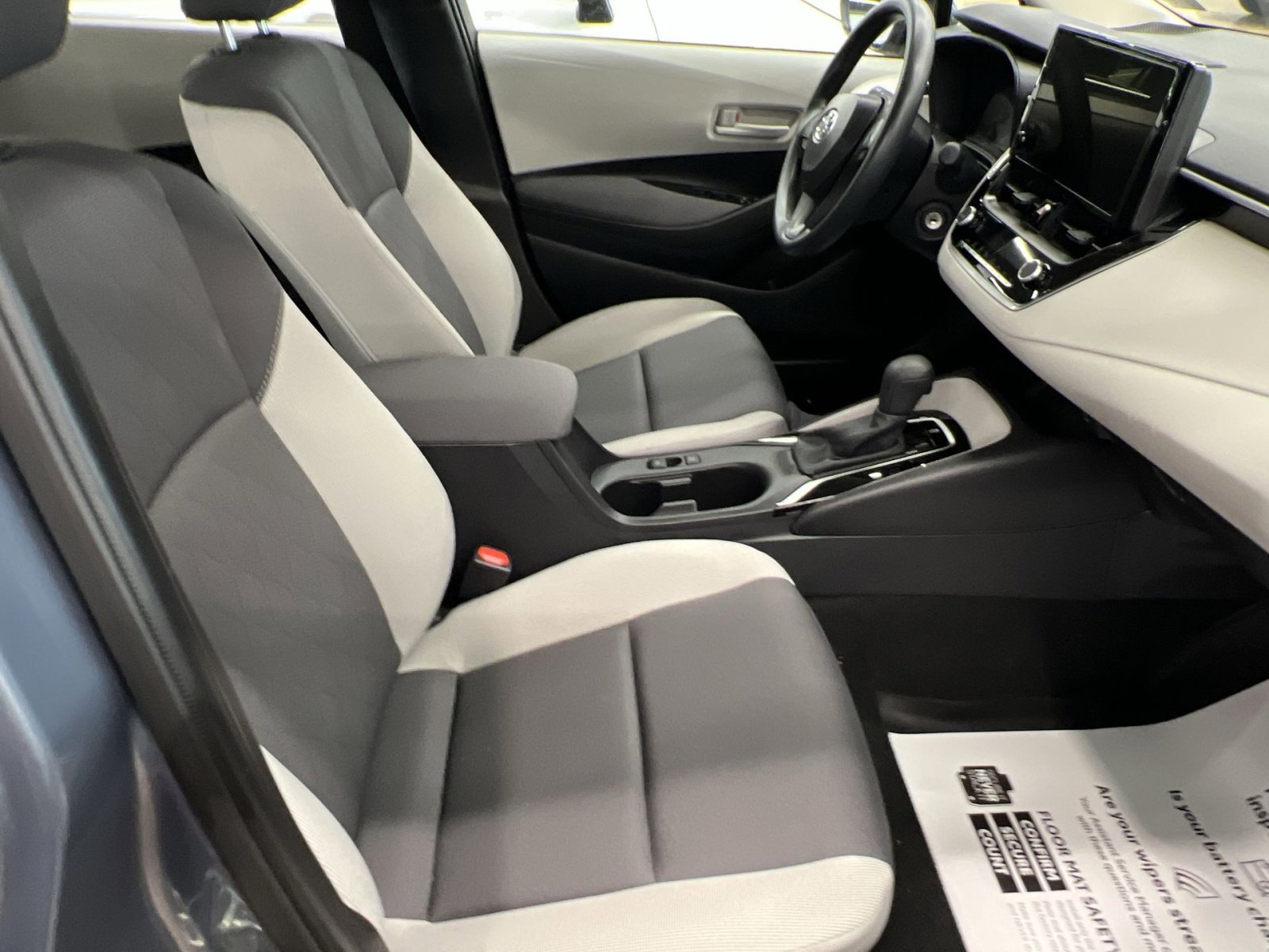 Used 2025 Toyota Corolla LE FWD image 24