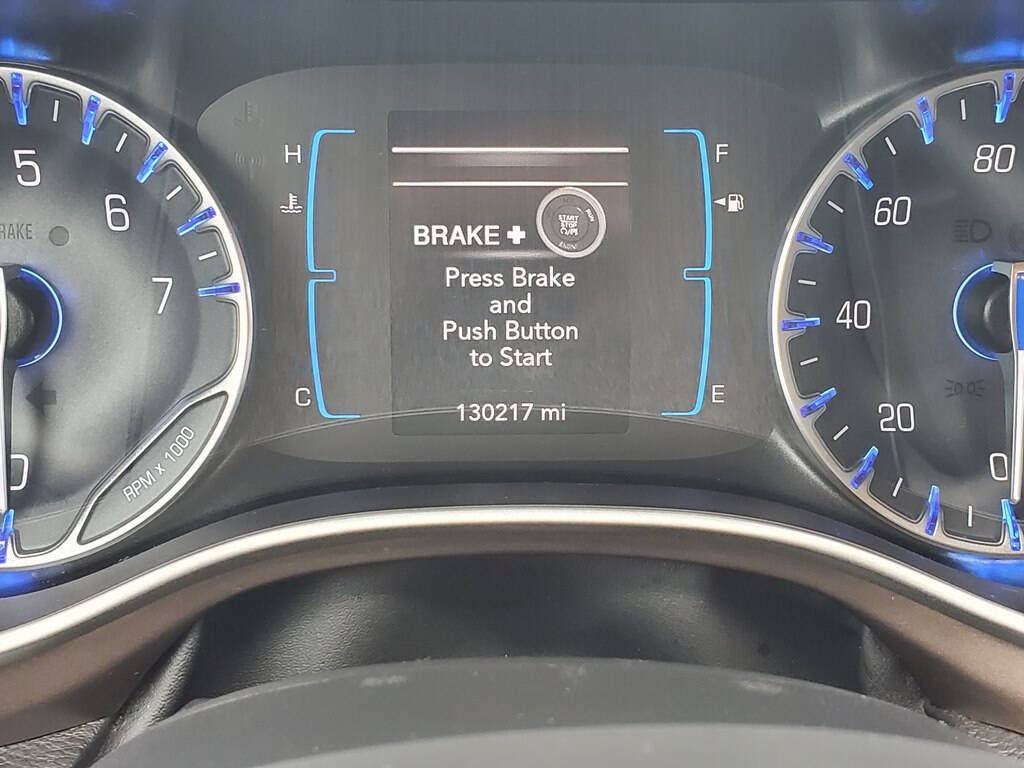 Used 2017 Chrysler Pacifica Touring-L FWD image 14