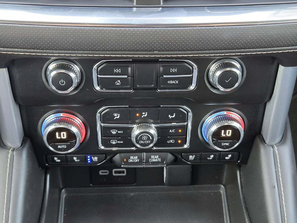 Used 2024 GMC Yukon XL SLT w/ SLT Luxury Package AWD/4WD image 17