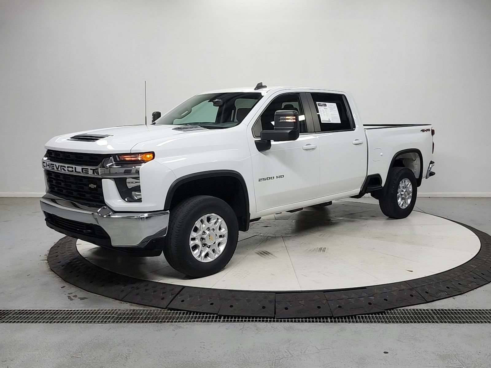 Used 2022 Chevrolet Silverado 2500 LT w/ Fleet Comfort Package AWD/4WD image 4